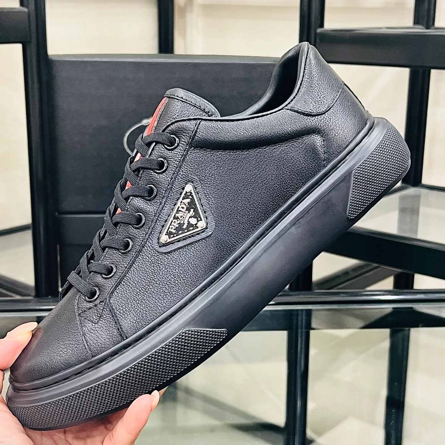 Men's shoes💰440 Prada/Prada Men's new casual shoes, this upper is made of imported calfskin + sheep lining! The outside is decorated with the P family's classic metal triangle enamel logo, and the outsole is made of non-slip sports foam ultra-light outsole, which feels good on the feet and is a fashionable and fashionable item!  Size: 38-44 (45 customized)